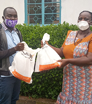 SA-Joyce-and-Jumia-arrival Jumia food arrives to feed street children
